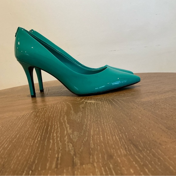 KARL LAGERFELD PARIS
Women's Royale Leather Pointer-Toe Pump - Picture 8 of 8